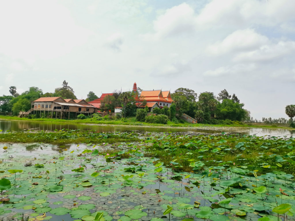 Aussenansicht des Wat Chedei - umgeben von einem Wassergraben